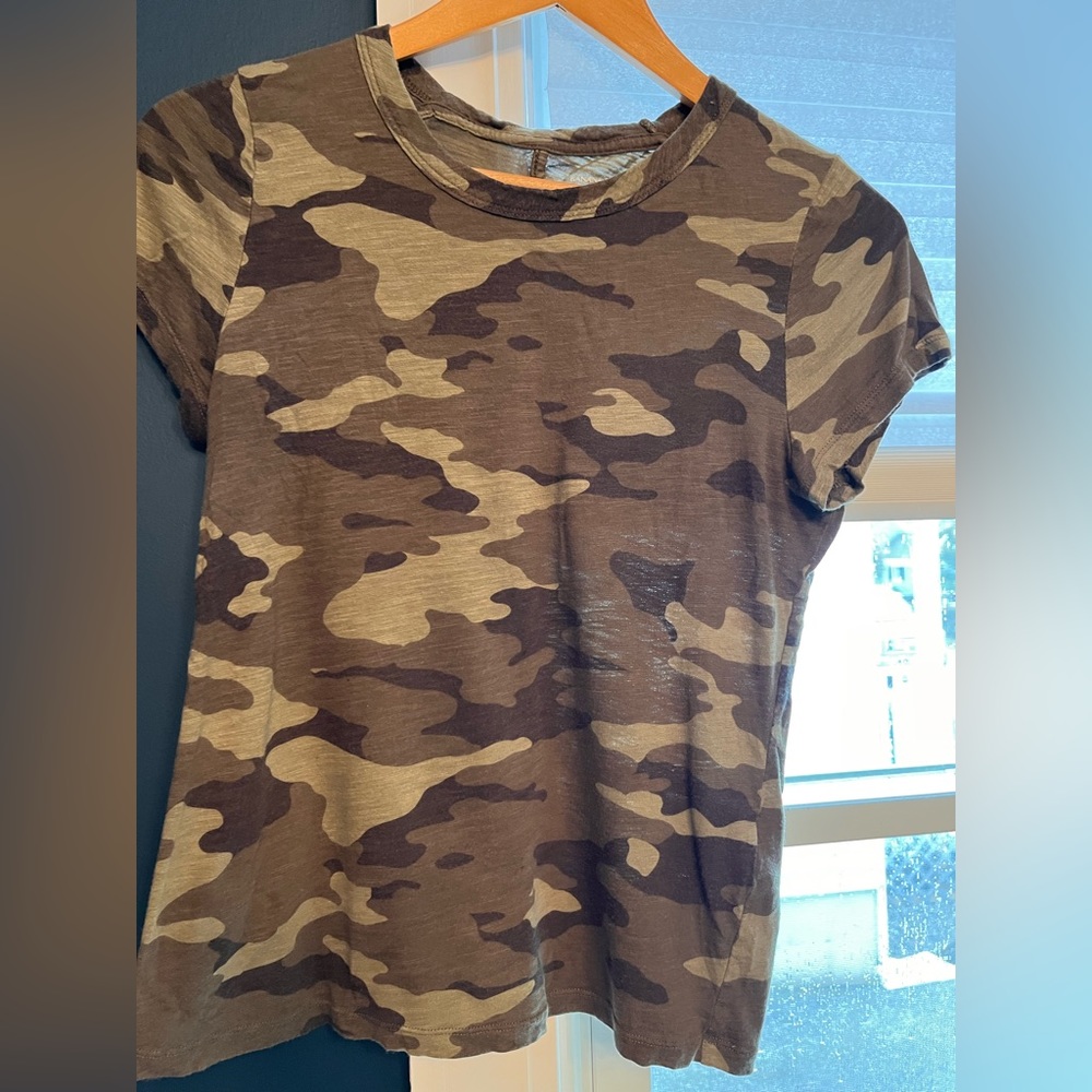 Banana Republic green camo short sleeve slub cotton tee shirt size S